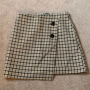Size 6 H&M plaid print skirt